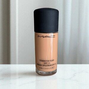 MAC Cosmetics Studio Fix Fluid SPF 15 Foundation A20 Shade NW25